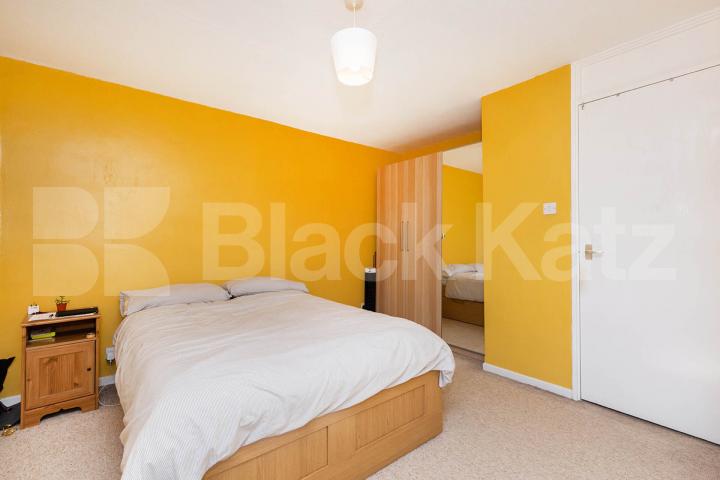 spacious split lever 3 bedroom with large balcony a short walk to underground Sanders Way, Archway